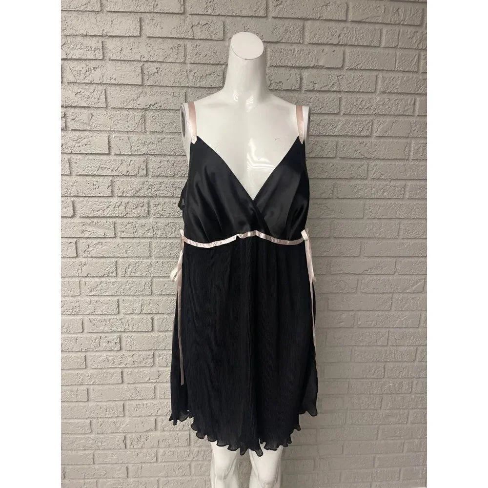 Avenue Body Black Satin Pleated with Pink Ribbon Trim Sleepwear Size 18 / 20 NWT